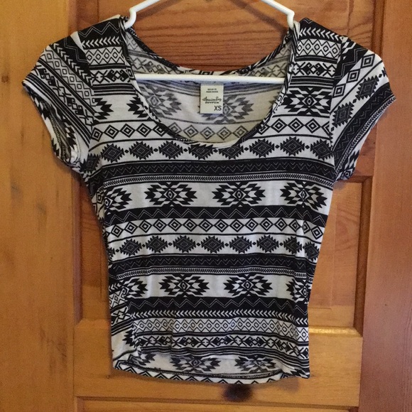 Aztec print crop top - Picture 2 of 4